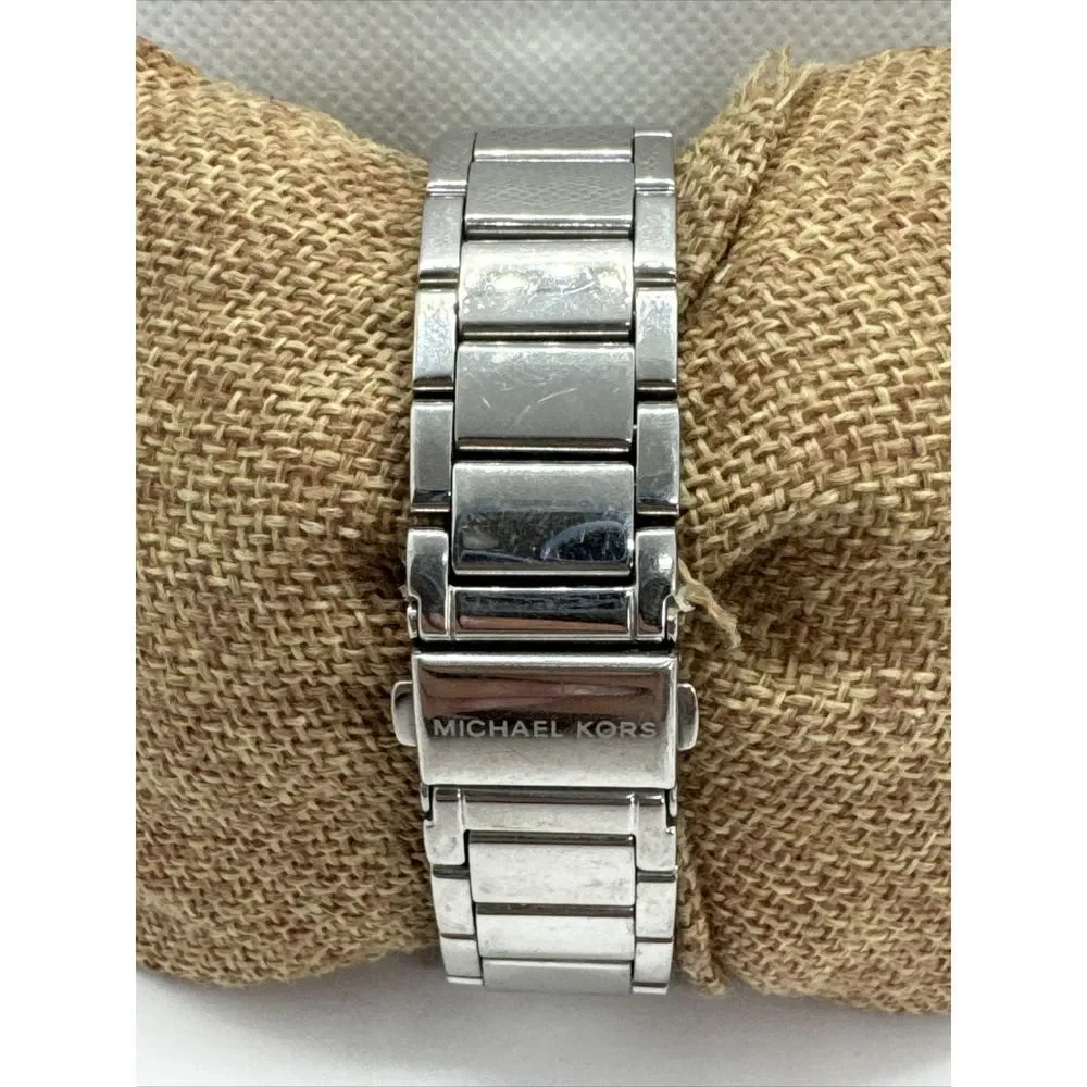 Michael Kors MK5275 Women Silver Stainless Steel Analog Dial Quartz Watch JNA719